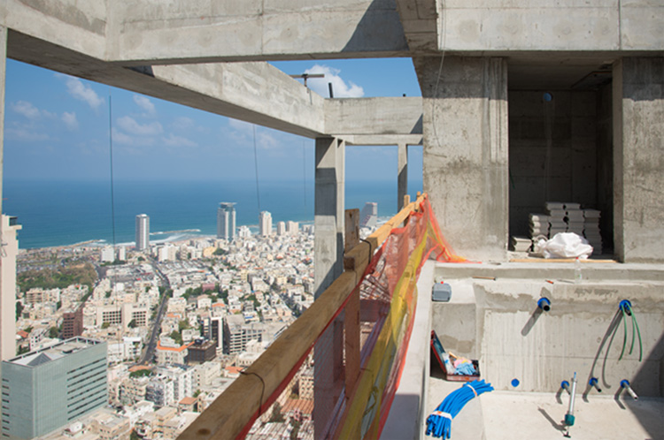 איטום מעברים צנרת וכבלים למים. ביצוע בבריכות במגדלי מאייר בתל אביב