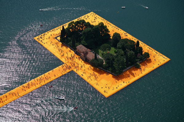 ������� ����� ���� Iseo �� Christo and Jeanne-Claud, �����: Wolfgang Volz