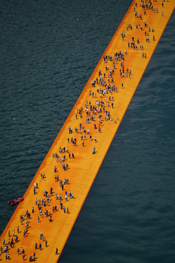 ������� ����� ���� Iseo �� Christo and Jeanne-Claud, �����: Wolfgang Volz