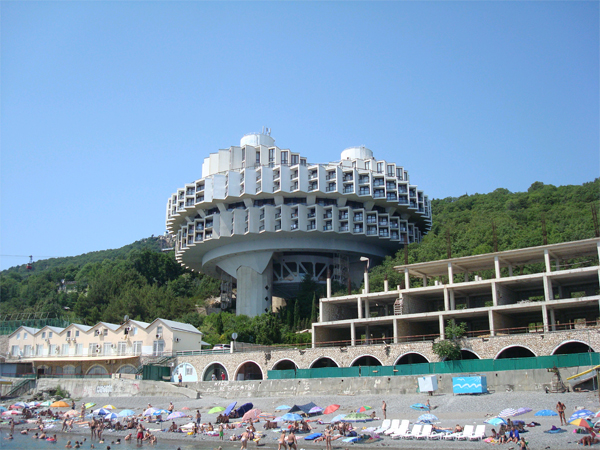 ���� �-Druzhba sanatorium, �����: Fr&eacute;d&eacute;ric Chaubin