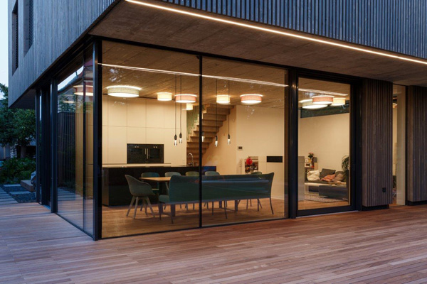 בית שתכנן משרד האדריכלים Caramel Architekten. צילום: Christian Sperr