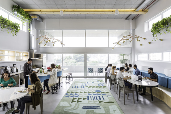 ���� ��������� �������� MM18 Arquitetura, ���� �� ���� ��� ����� �� ���� Airbnb �������. �����: Fran Parente