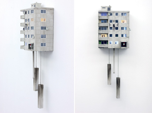 שעונים בסדרת cuckoo blocks של גואידו צימרמן. צילום: Guido Zimmermann