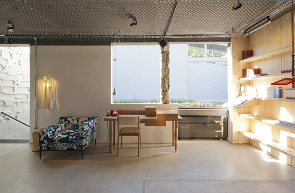 The roof of the posterior part has been replaced by a higher one, photographer: Ma&iacute;ra Acayaba