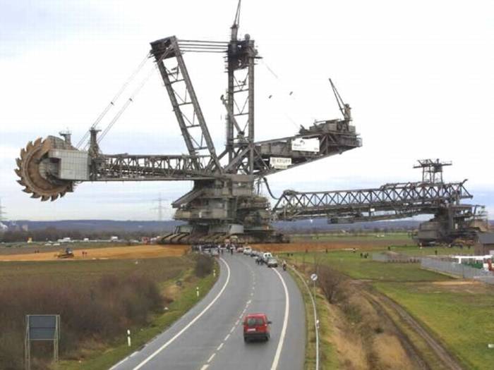  bucket-wheel excavator <img border=0 src=smiles/209.gif> 